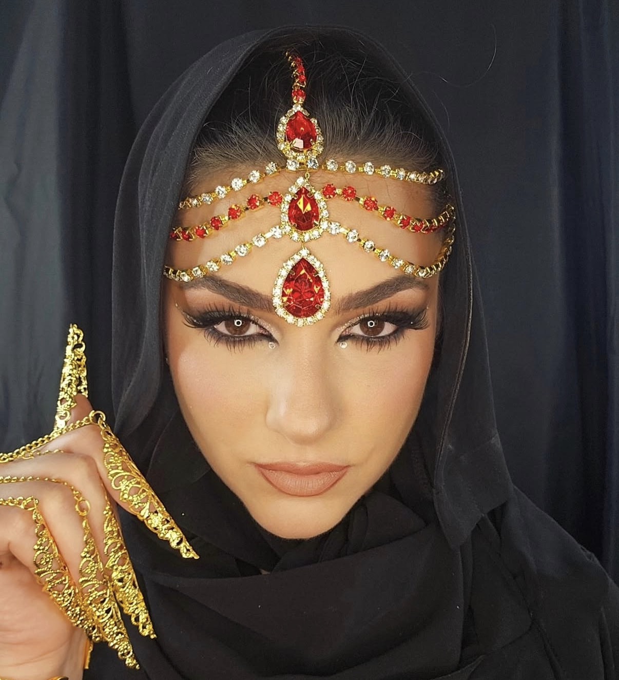 Traditional glam makeup by Julieta Karapetyan